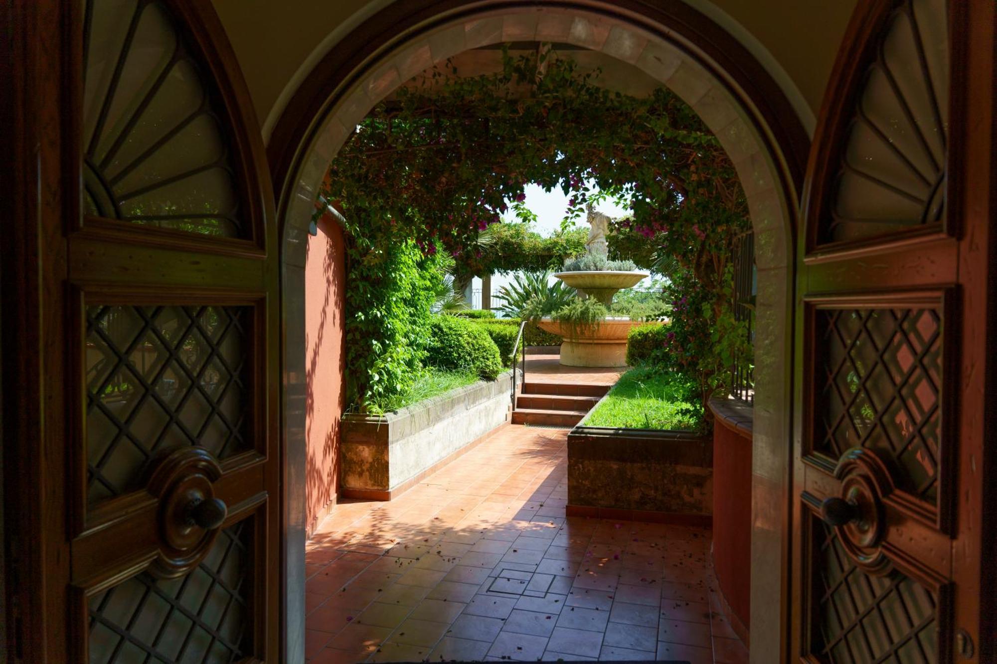 Suite Aphrodite - Exclusive Flat Salernes Extérieur photo